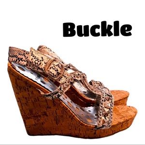 💙💙 Buckle wedges